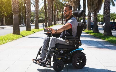 Reduced mobility: what help is available on flights and at airports?