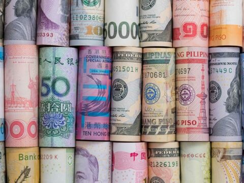 Save money on holiday: Think exchange rates